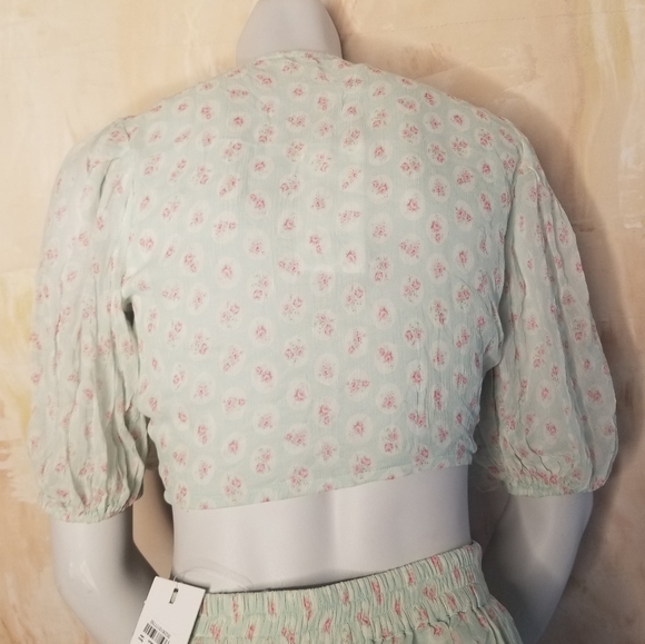 Hemant & Nandita Sana Floral Set - Picture 3 of 5